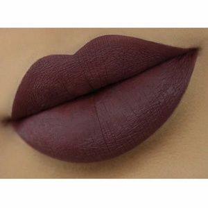 Kylie Cosmetics Makeup - Kylie Jenner Matte Lip Kit LOVE BITE Kylie Cosmetics Makeup - Kylie Jenner Matte Lip Kit LOVE BITE